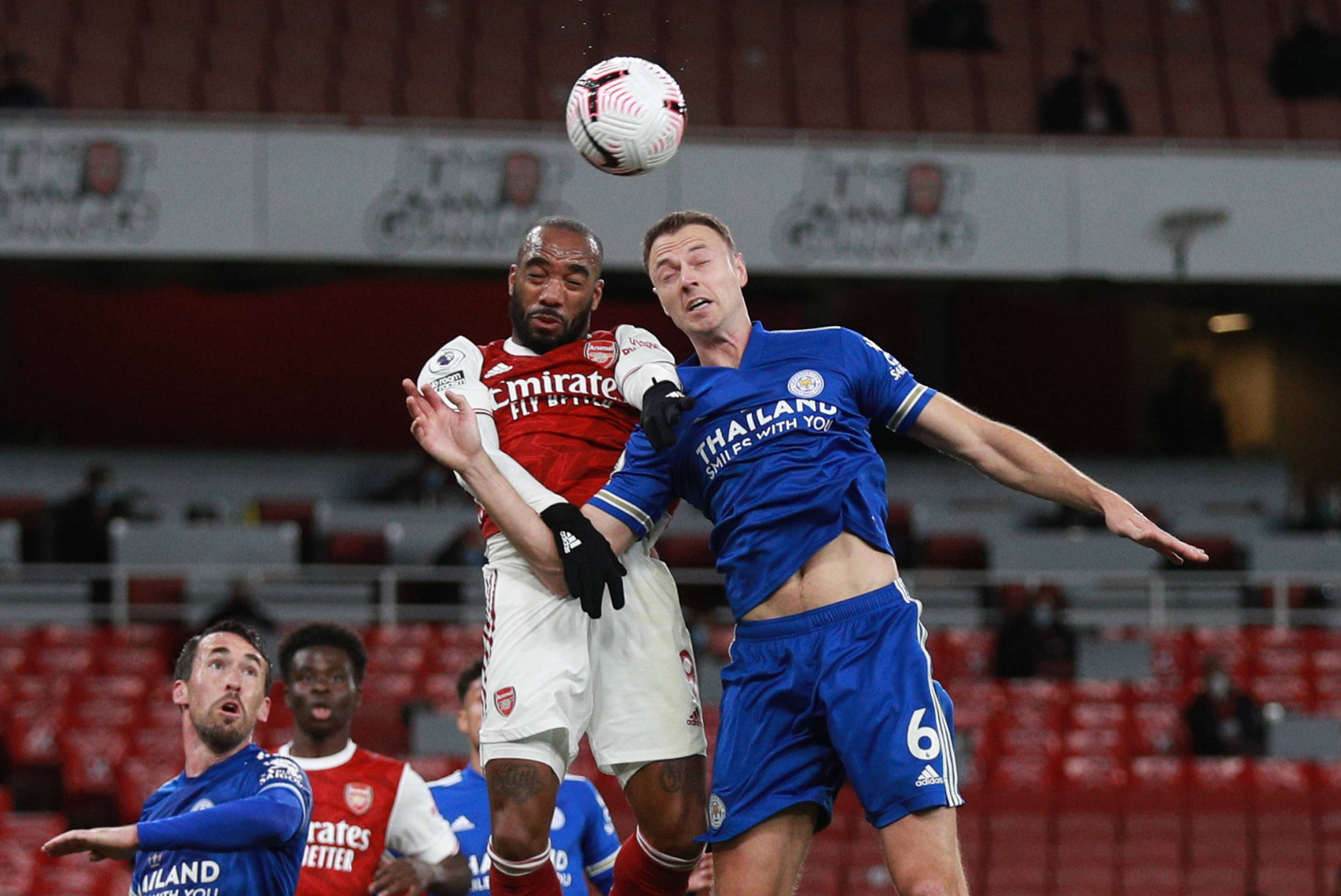 嚴厲且富有 嚴厲且富有